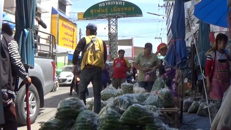 45361_ด้านนอกตลาด มุม ขายผัก.jpg