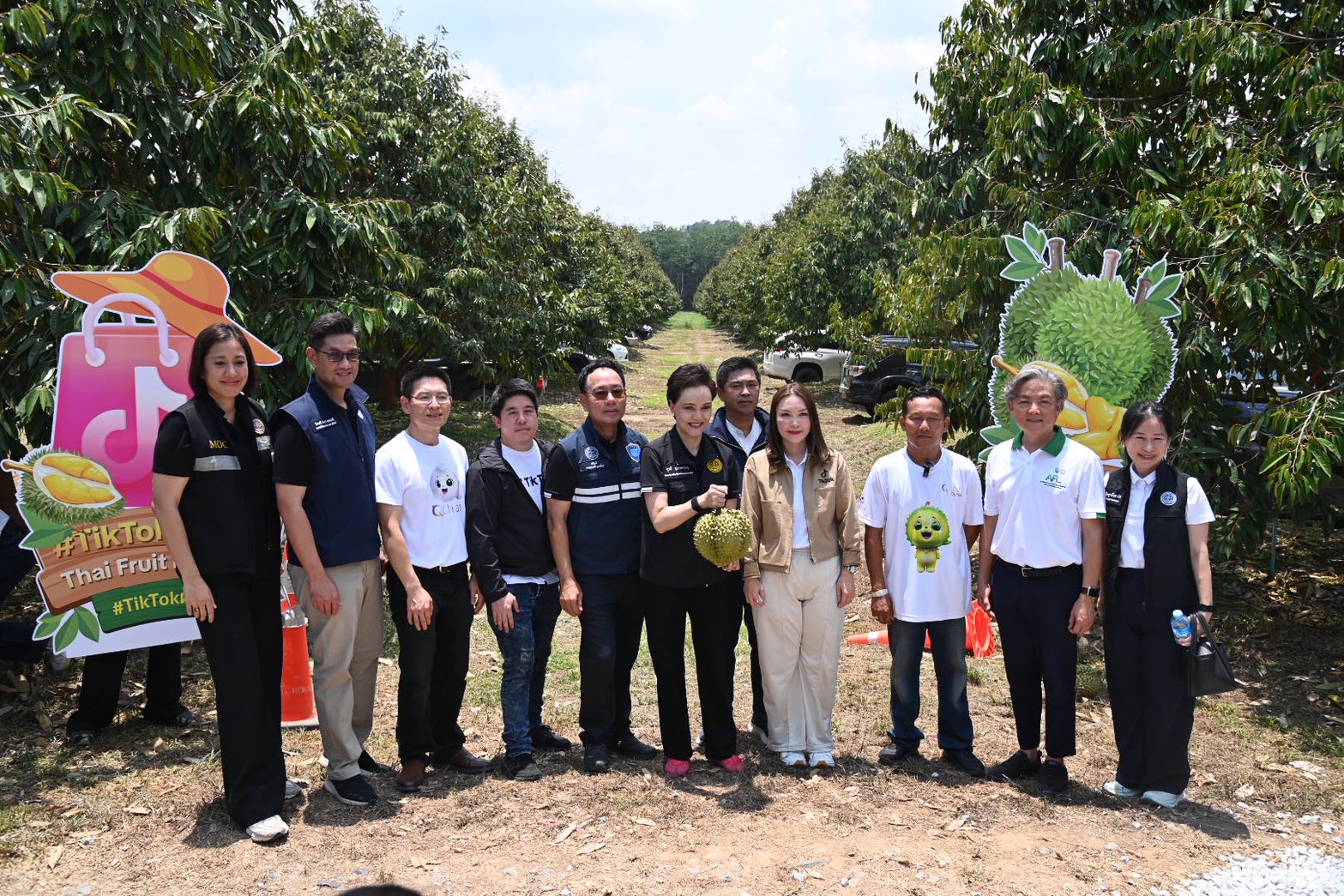 ข่าวเลขที่ 122/2569 พาณิชย์ลุยจันทบุรี ชวนชาวสวนทำ “ทุเรียนคุณภาพ” เพิ่มรายได้เกษตรกร–ยกระดับทั้งระบบ พร้อมจับมือ TikTok เปิดเกม e-Commerce สร้างมูลค่าเพิ่ม ดันส่งออกรักษาเสถียรภาพราคา (25 เมษายน 2569)