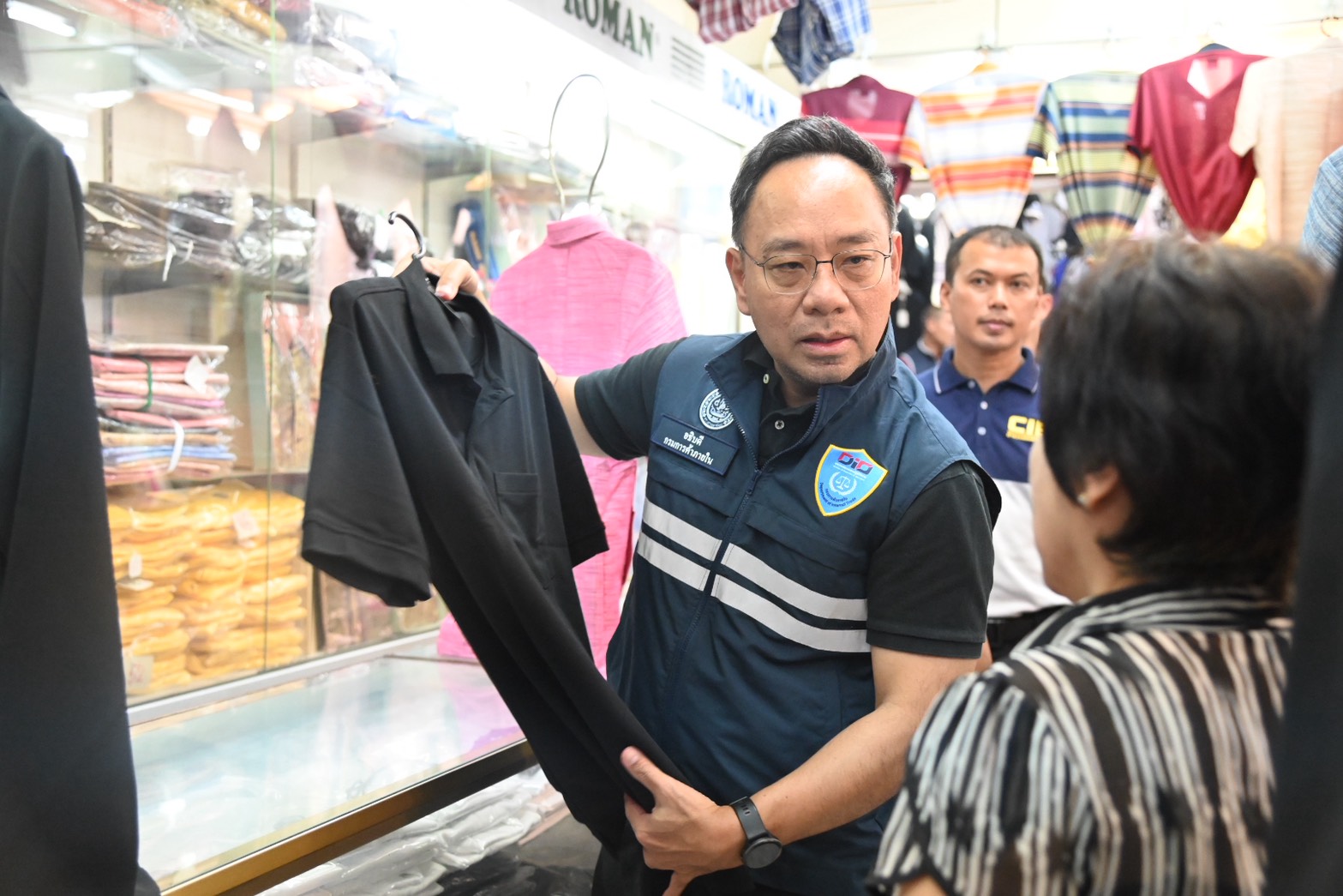 ข่าวเลขที่ 19/2568 DIT รับลูกนายกฯ ลงพื้นที่คุมเข้มราคาชุดดำ–ป้องกันการฉวยโอกาสเอาเปรียบประชาชน พร้อมเดินหน้ามาตรการลดค่าครองชีพ รองรับโครงการ “คนละครึ่ง” เริ่มพรุ่งนี้  (28 ตุลาคม)