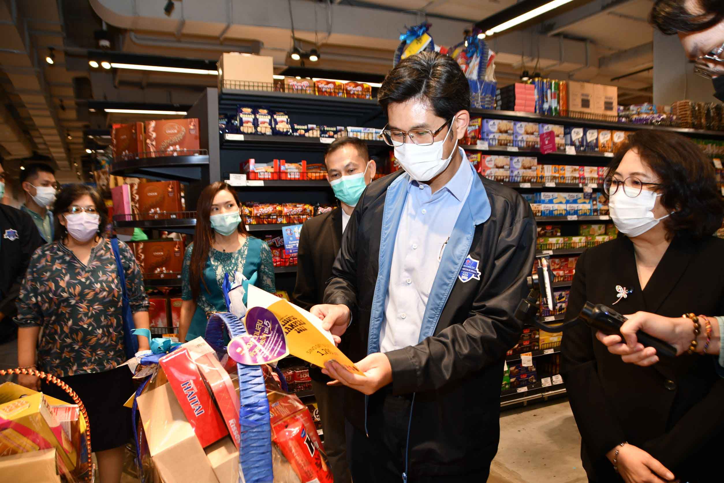  รองอธิบดีกรมการค้าภายใน ติดตามโครงการพาณิชย์ลดราคา! New Year Grand Sale 2022