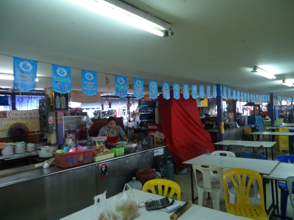 654_ศูนย์อาหารในตลาดบางลำภู.JPG