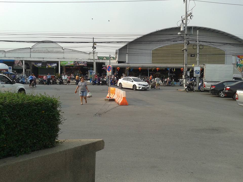 22646_ด้านหน้าตลาด.jpg