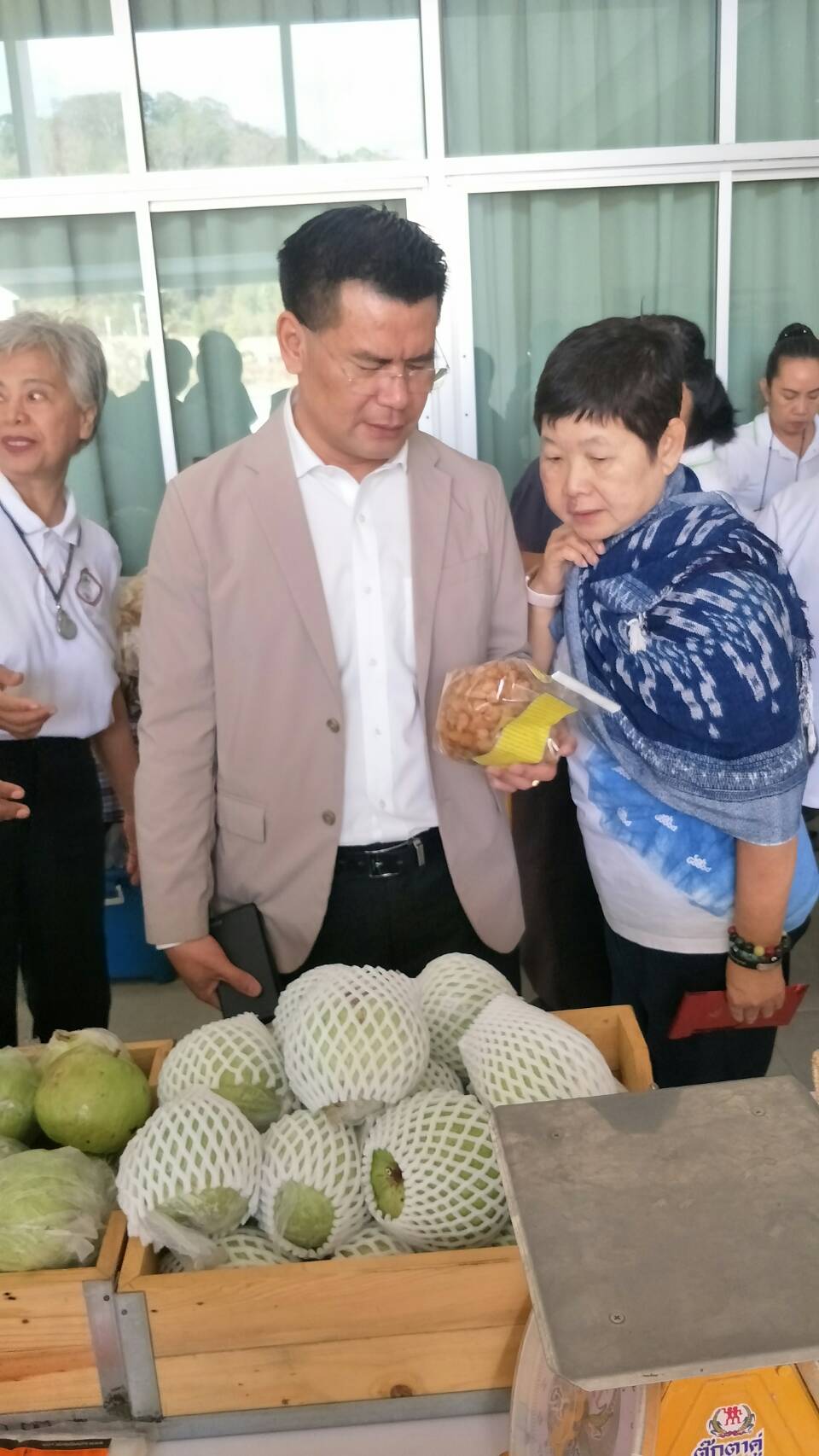 การลงนามบันทึกข้อตกลงความร่วมมือการขับเคลื่อนเมืองจันทบุรีให้เป็นเมืองแห่งพืชผักผลไม้และสมุนไพรอินทรีย์โลก