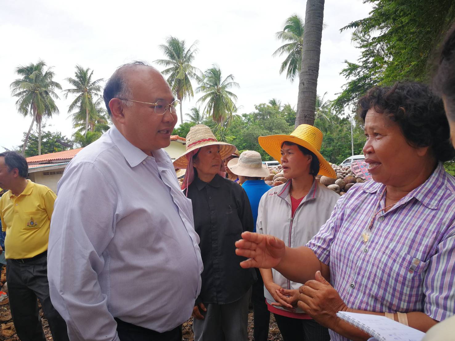รองอธิบดีกรมการค้าภายใน ศึกษาดูงานเรื่อง “การแก้ไขปัญหามะพร้าวทั้งระบบ” 