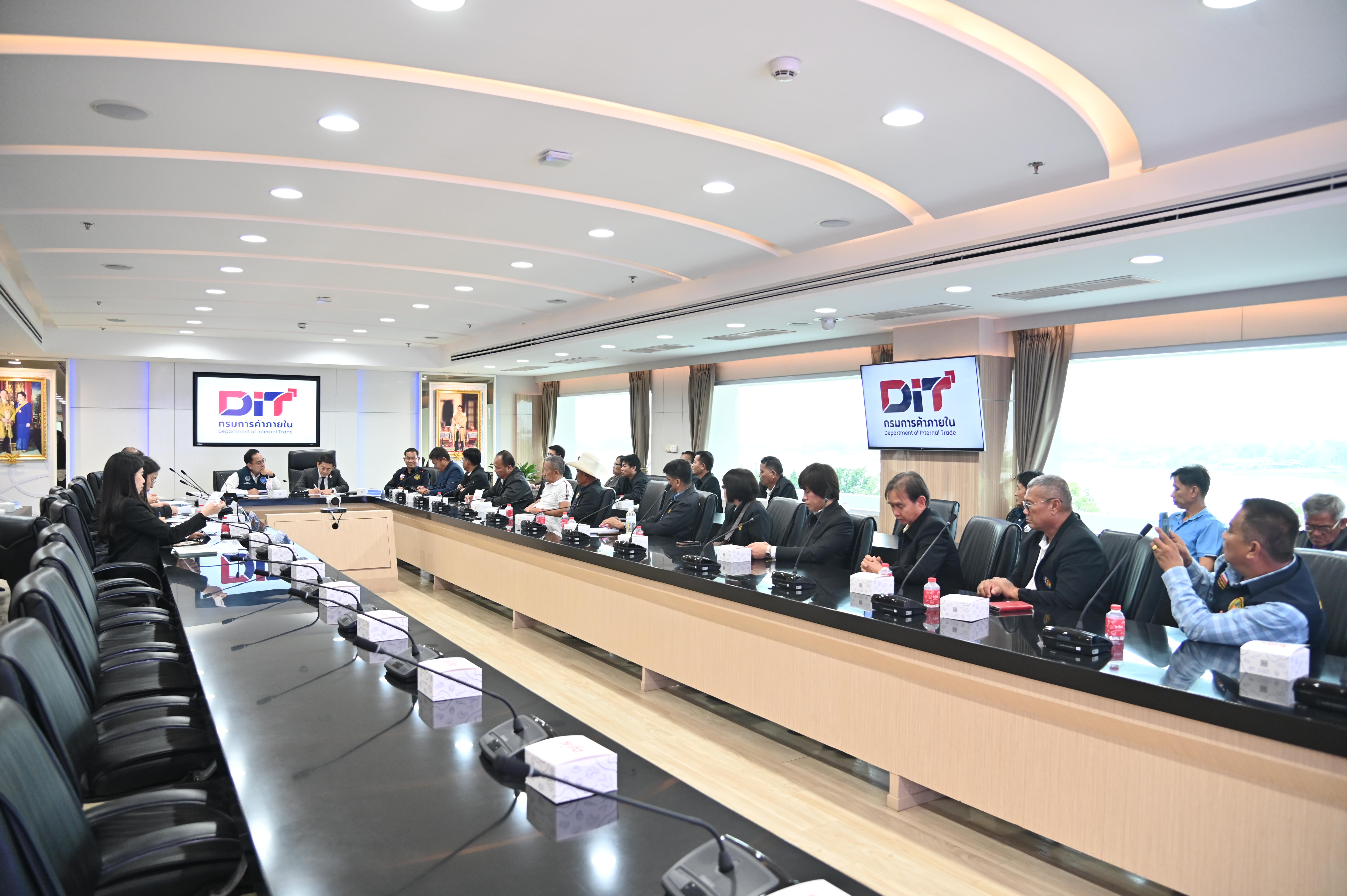 ข่าวเลขที่ 74/2569 พาณิชย์หารือสหกรณ์โคนม เร่งแก้ปัญหาน้ำนมดิบล้นตลาด เดินหน้าระบายสต็อก–ขยายตลาดส่งออก–เชื่อมโยงจำหน่ายผ่านธงฟ้า ห้าง ปั๊มน้ำมัน  (13 กุมภาพันธ์ 2569)