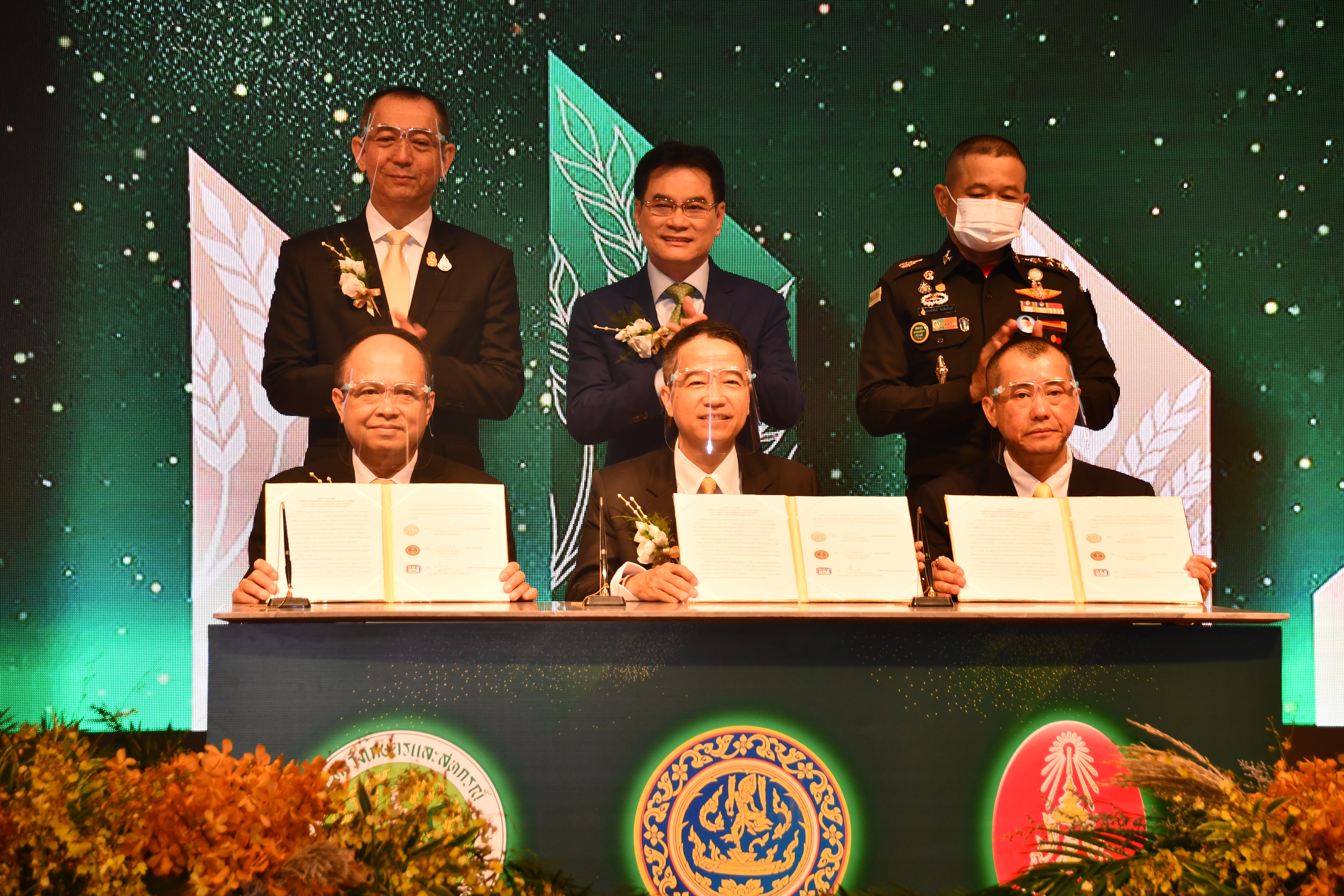 พิธีลงนามบันทึกความร่วมมือการดำเนินนโยบาย “เกษตรผลิต พาณิชย์ตลาด”