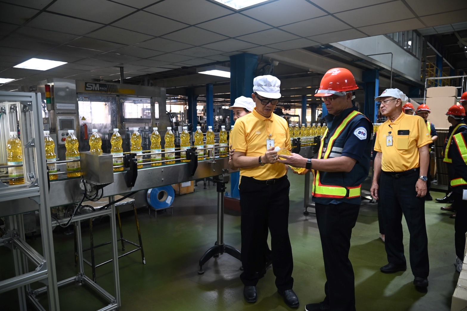 “พาณิชย์” ลงพื้นที่ตรวจ โรงงานกลั่นน้ำมันปาล์ม