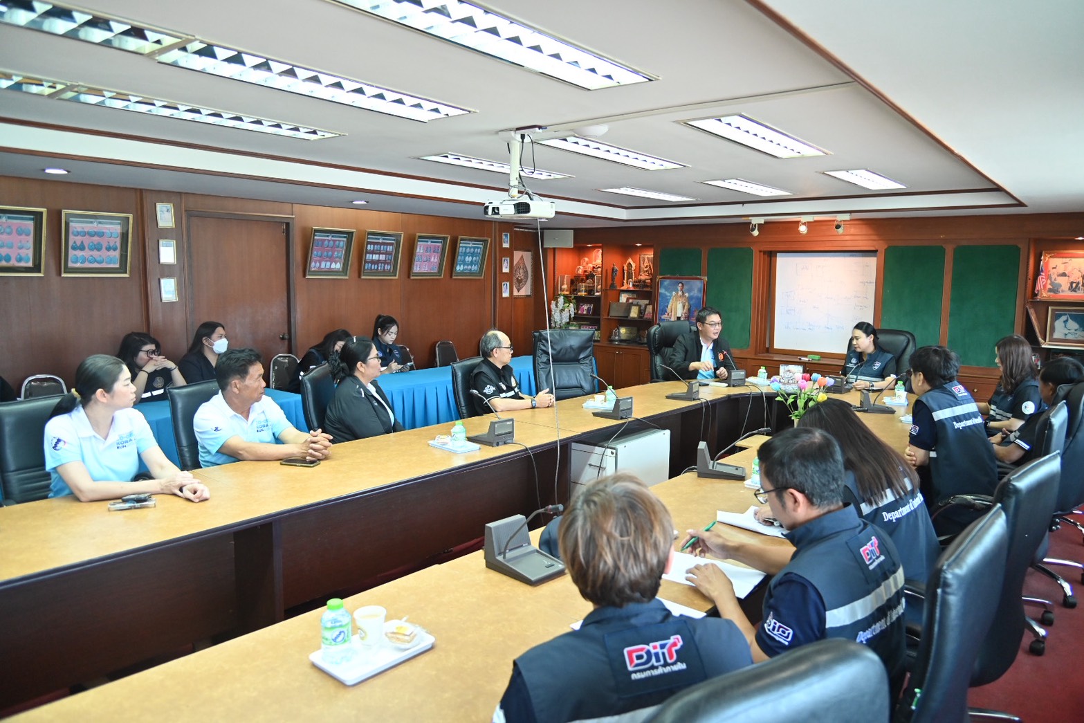 DIT ลงพื้นที่โคราช มอบท่อนพันธุ์มันสำปะหลังคุณภาพ  ติดตามสถานการณ์ปุ๋ยเคมี และตรวจสถานีบริการน้ำมันเชื้อเพลิง