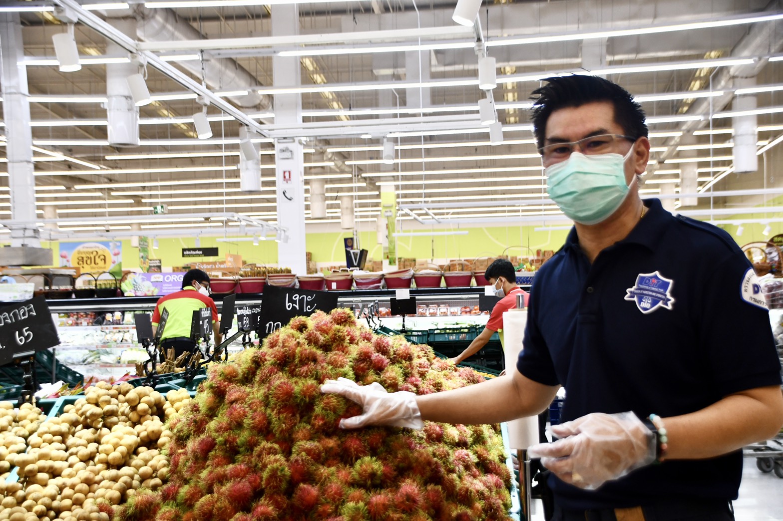 อธิบดีกรมการค้าภายใน พาณิชย์ติดตามโครงการช่วยเหลือผู้เลี้ยงกุ้ง พร้อมตรวจสอบราคาช่วงโควิด