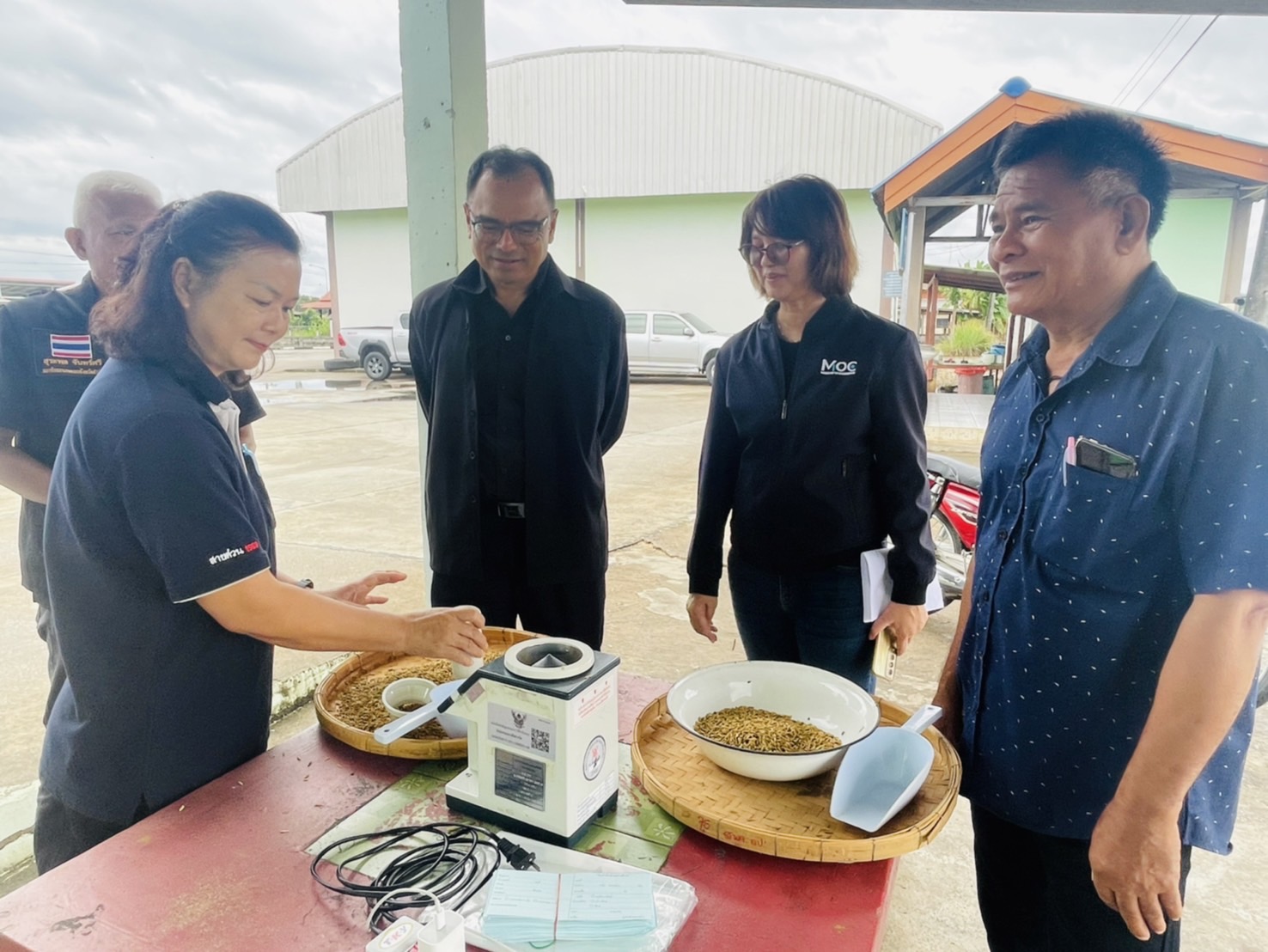 ข่าวเลขที่ 36/2569 “พาณิชย์” เผย ตลาดข้าวกลับมาคึกคัก ราคาข้าวหอมดีดแตะ 16,000 บาท/ตัน พุ่งขึ้นทันที 1,000 บาท จากมาตรการดูดซับตรงจุดของ นบข.  (21 พฤศจิกายน 2568)