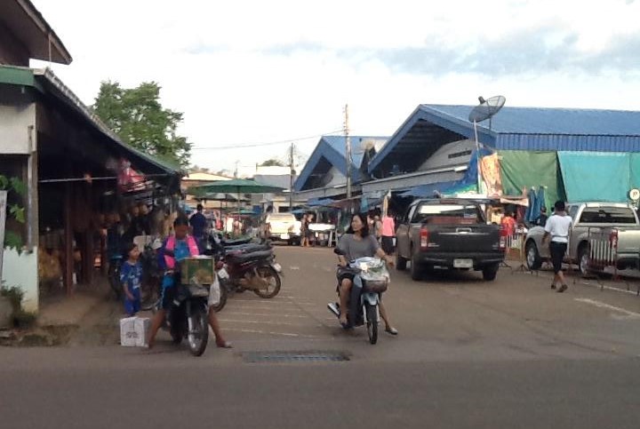 33500_ทางเข้าตลาด.jpg