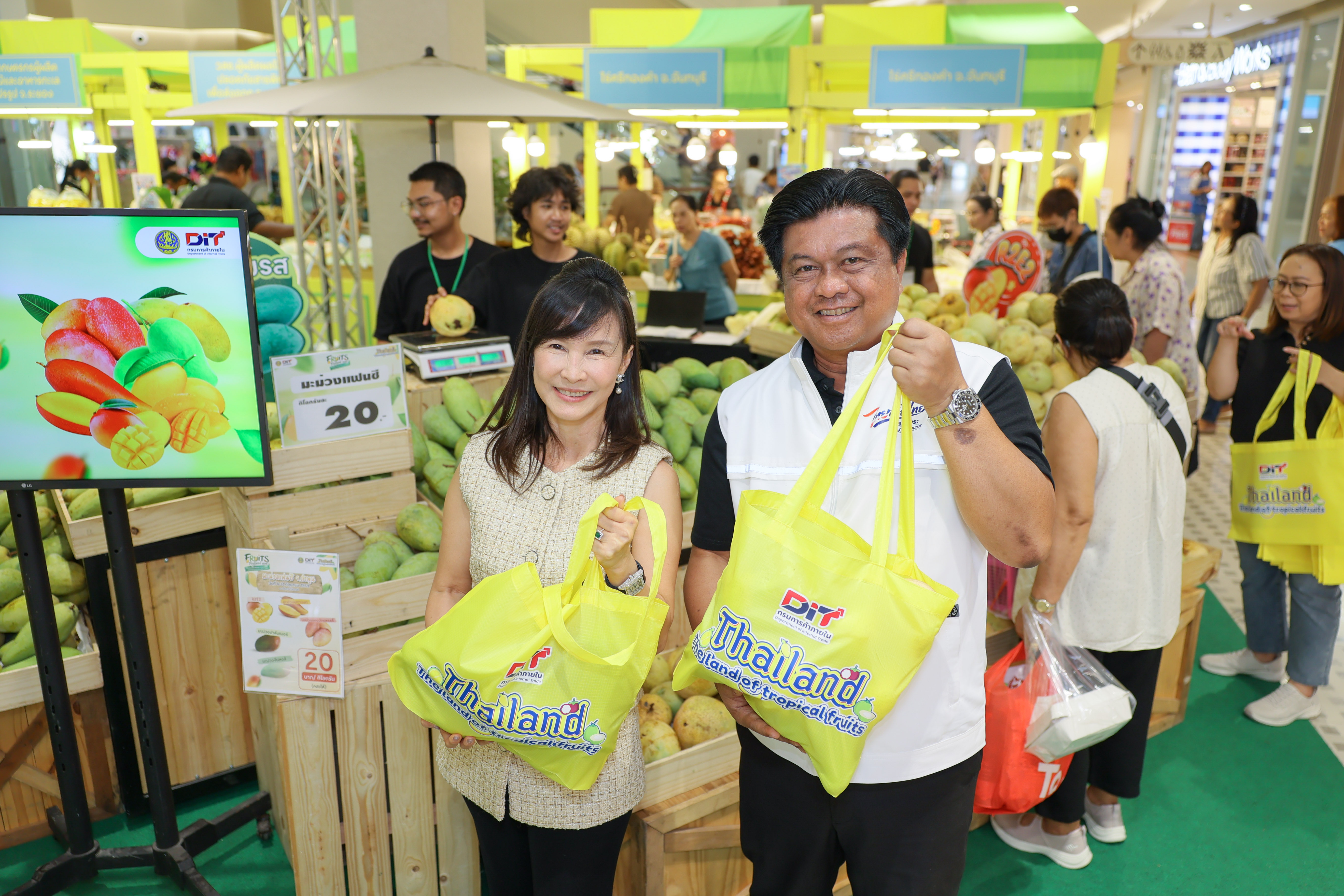 ข่าวเลขที่ 159/2569 “พาณิชย์ผนึกเซ็นทรัลพัฒนา จัดงาน Thailand Tropical Fruit Fiesta เชื่อมโยงผลไม้ไทยสู่ผู้บริโภค คาดจำหน่ายผลไม้กว่า 100 ตัน สร้างมูลค่าการค้ากว่า 10 ล้านบาท” (7 มิถุนายน 2569)