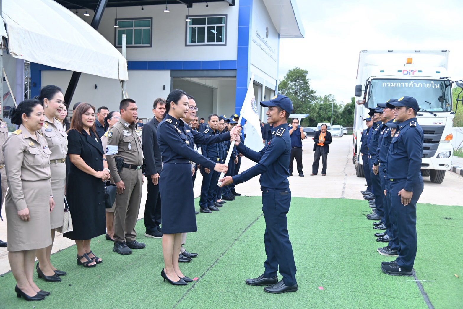 ข่าวเลขที่ 23/2569 DIT เดินหน้ายกระดับมาตรฐานชั่งตวงวัด เปิดสำนักงานอุบลฯ–ลุยตรวจทั่วอีสาน สร้างความเชื่อมั่นเกษตรกรขายสินค้าได้เต็มเม็ดเต็มหน่วย (3 พฤศจิกายน 2568)