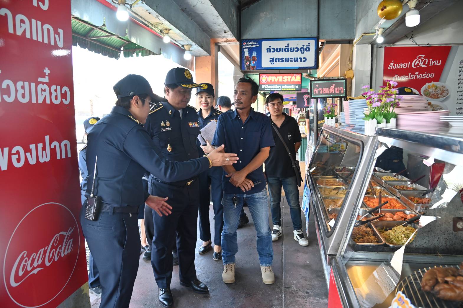 DIT ลุยตรวจปีใหม่ 2569 ดูแลกระเช้าของขวัญ การจำหน่ายสินค้าที่จุดพักรถ หัวจ่ายน้ำมันสร้างความเป็นธรรมให้ผู้บริโภค