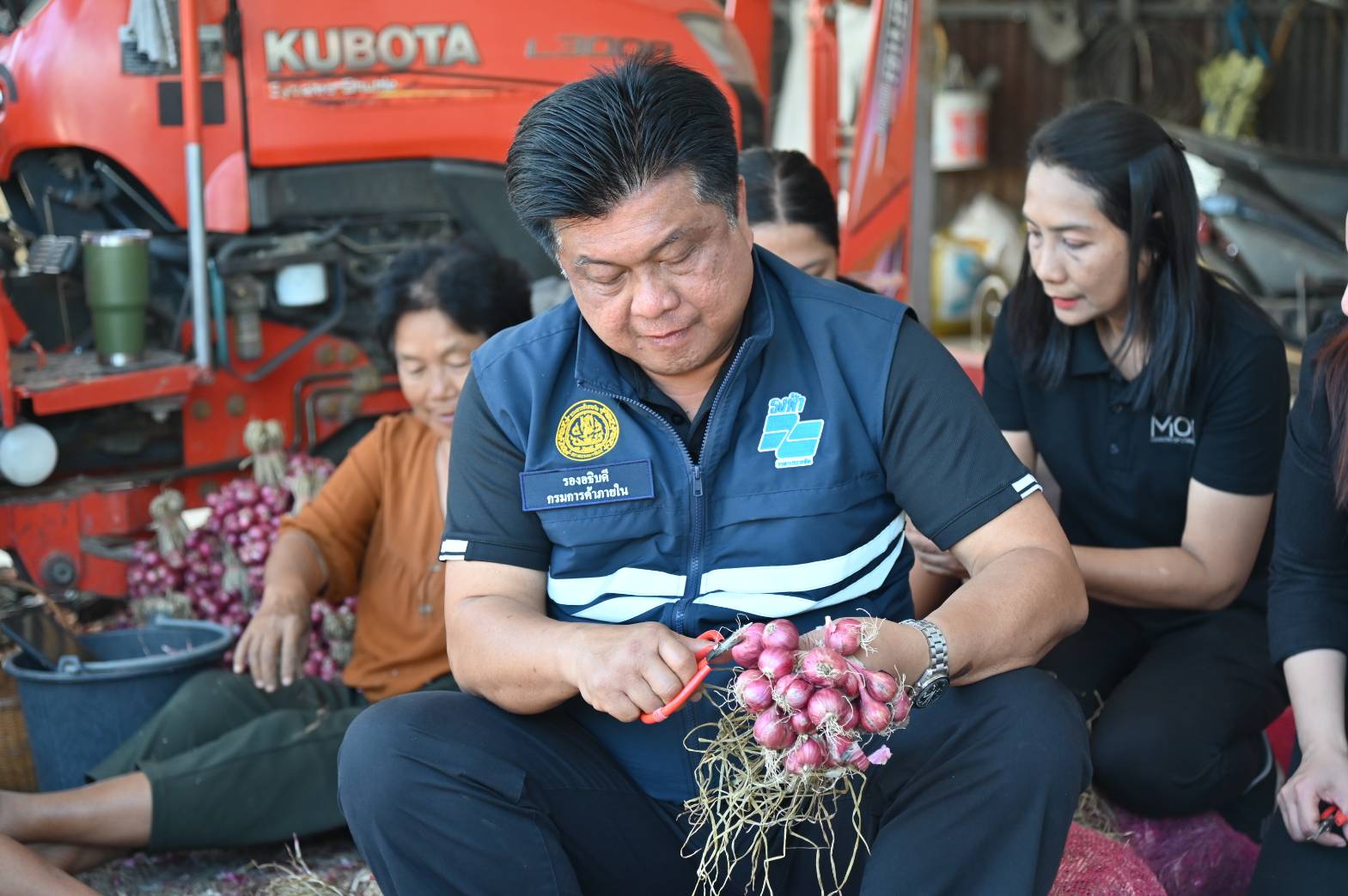 DIT ลงพื้นที่ตรวจเยี่ยมกิจกรรมการกระจายหอมแดงจังหวัดศรีสะเกษ