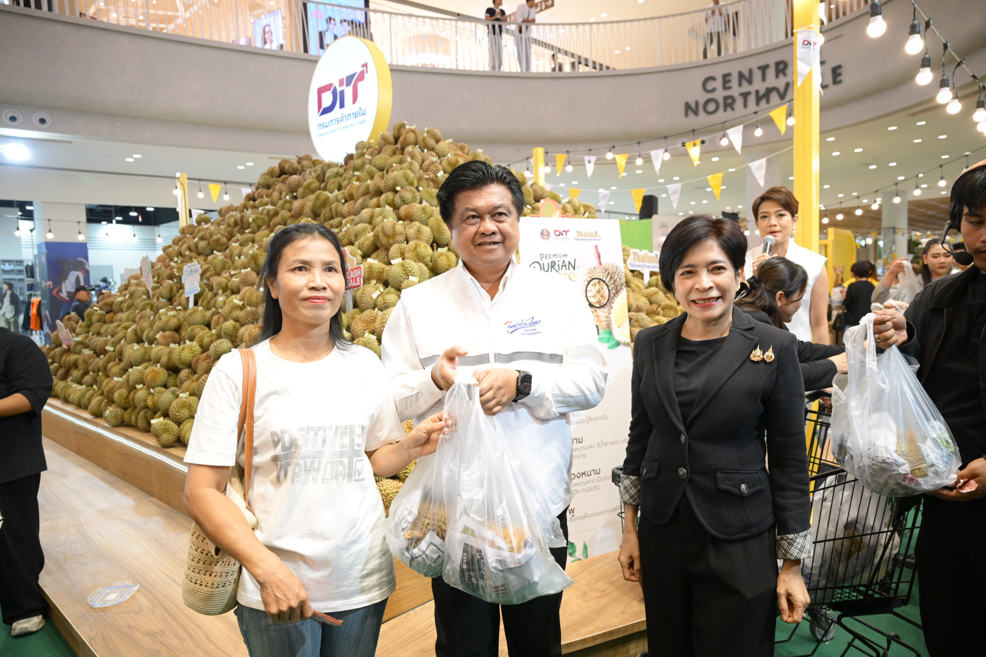 ข่าวเลขที่ 197/2569 กรมการค้าภายในชวนชิมทุเรียนไทยใน “Thailand Durian Festival 2026” เร่งกระจายผลผลิต–เพิ่มช่องทางขาย ช่วยเกษตรกรสร้างรายได้ คาดเงินสะพัดกว่า 20 ล้านบาท (14 สิงหาคม 2569)