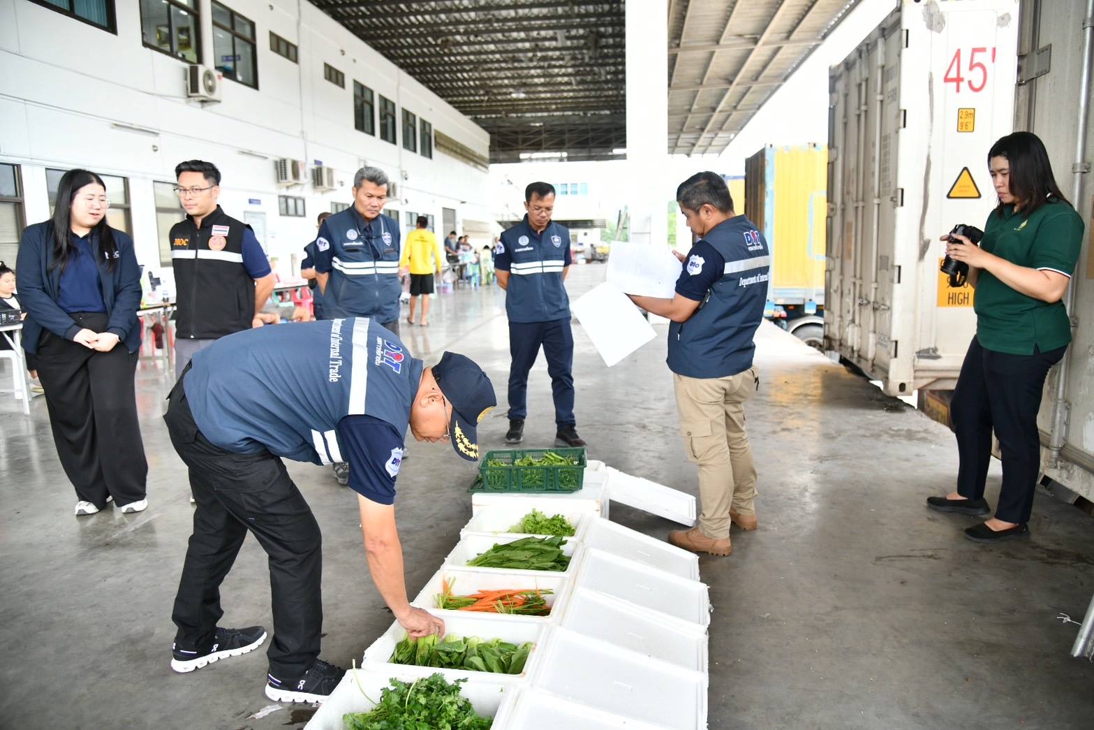 พาณิชย์ตรวจเข้ม เส้นทางการนำเข้าสินค้าพืชหัว ป้องกันการลักลอบขนย้าย พร้อมกำกับดูแลสร้างความเป็นธรรมให้เกษตรกร