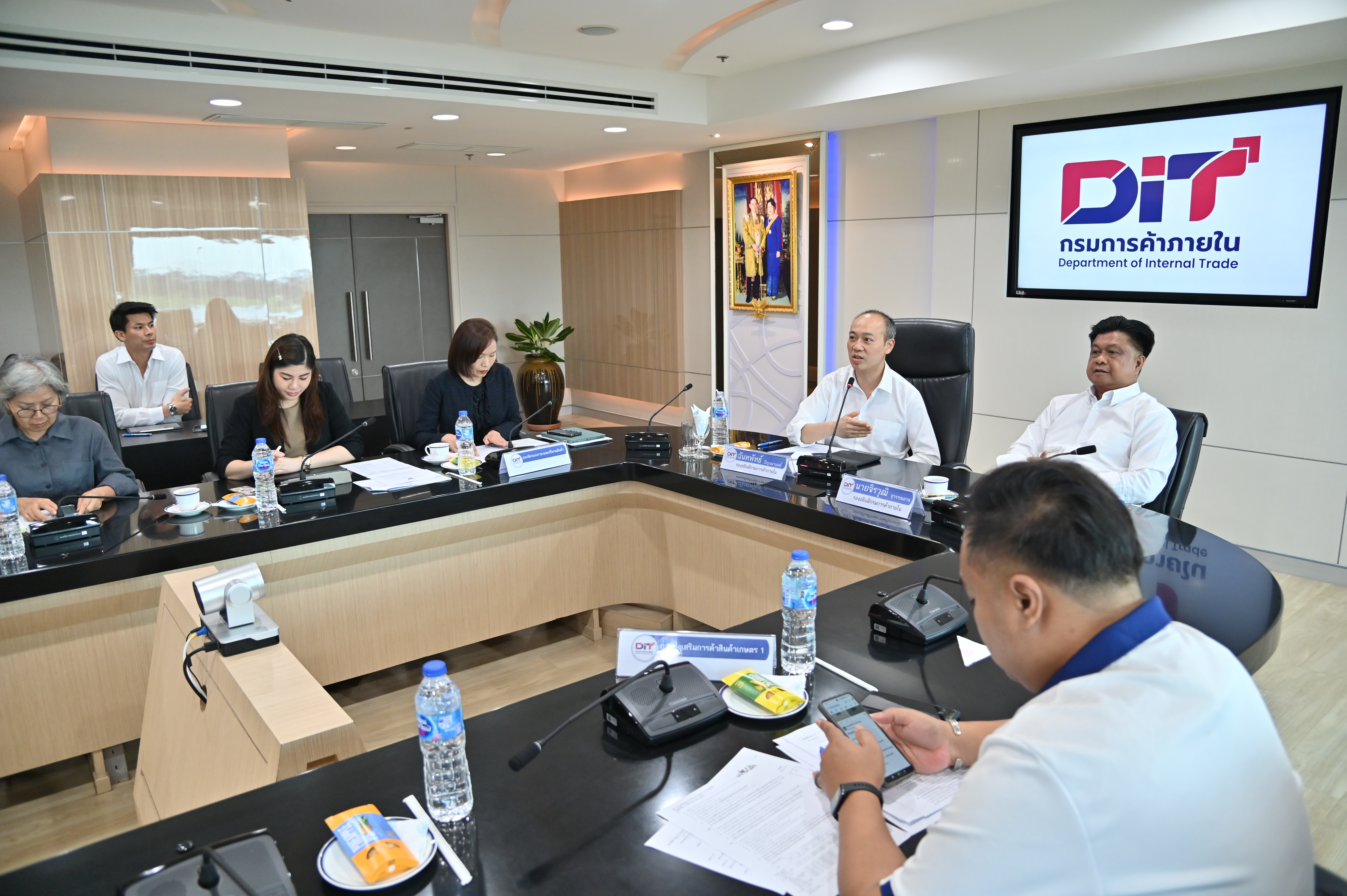 ข่าวเลขที่ 100/2569 ค้าภายใน เกาะติดสถานการณ์สินค้า ห้างยันสต๊อกเพียงพอ ขึ้นราคาต้องมีเหตุผลและอนุญาตก่อน (31 มีนาคม 2569)