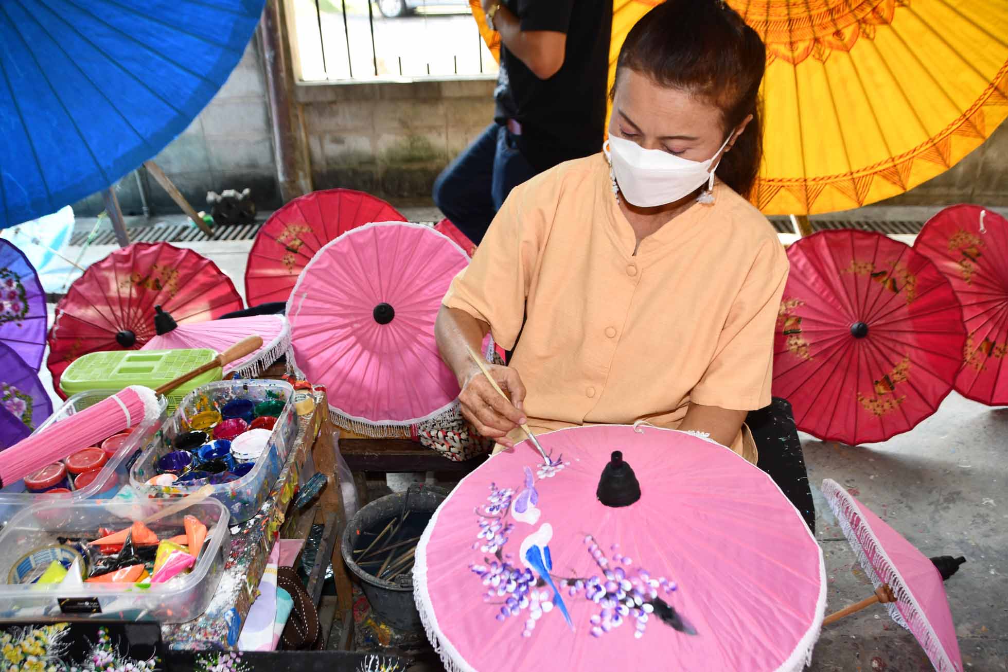 เปิดหมู่บ้านทำมาค้าขายร่มบ่อสร้าง เชียงใหม่