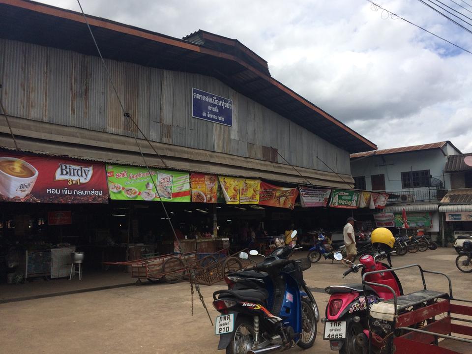 23557_ด้านหน้าตลาด.jpg