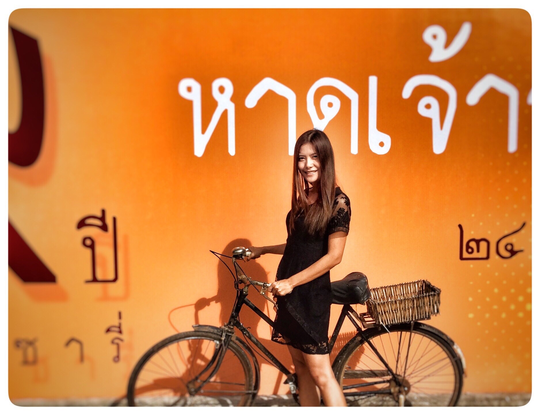 45600_ภาพป้ายตลาด คนขี่จักรยาน.JPG