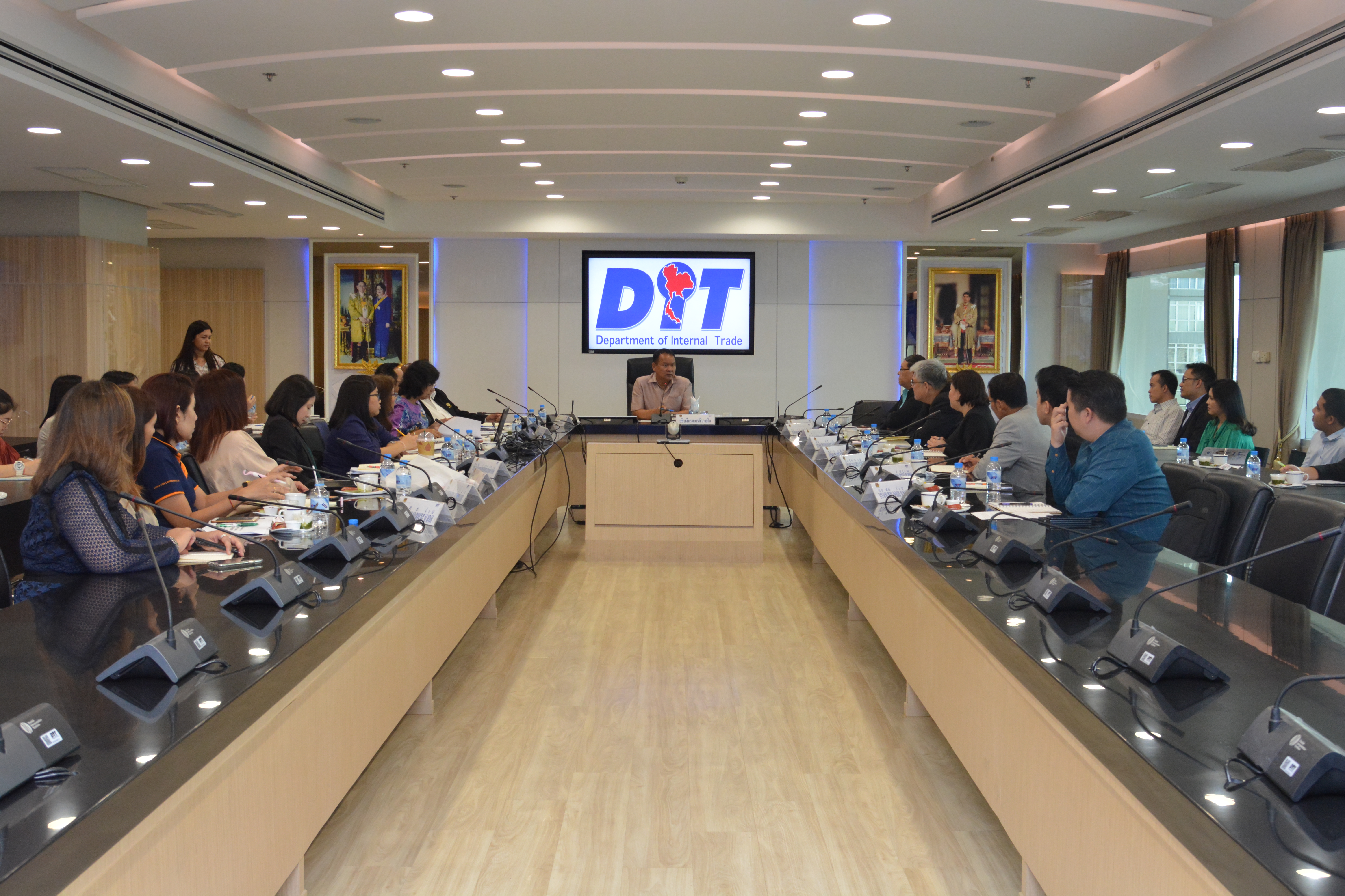 การประชุมหารือผลกระทบจากนโยบายการเลิกใช้ถุงพลาสติก