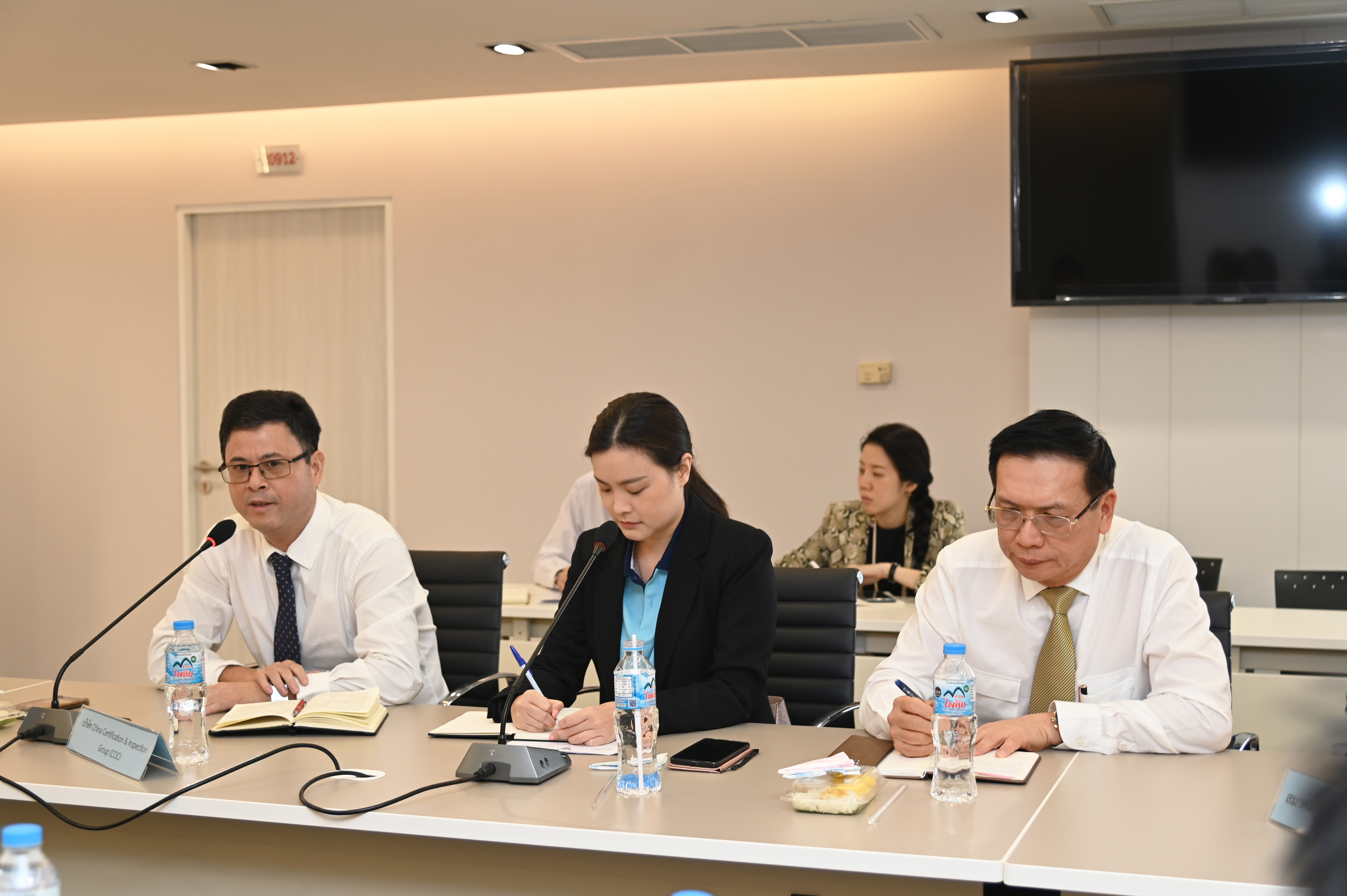 การประชุมหารือข้อร้องเรียนจากสมาคมผู้ค้าและส่งออกผลไม้ไทยและสมาคมทุเรียนไทย