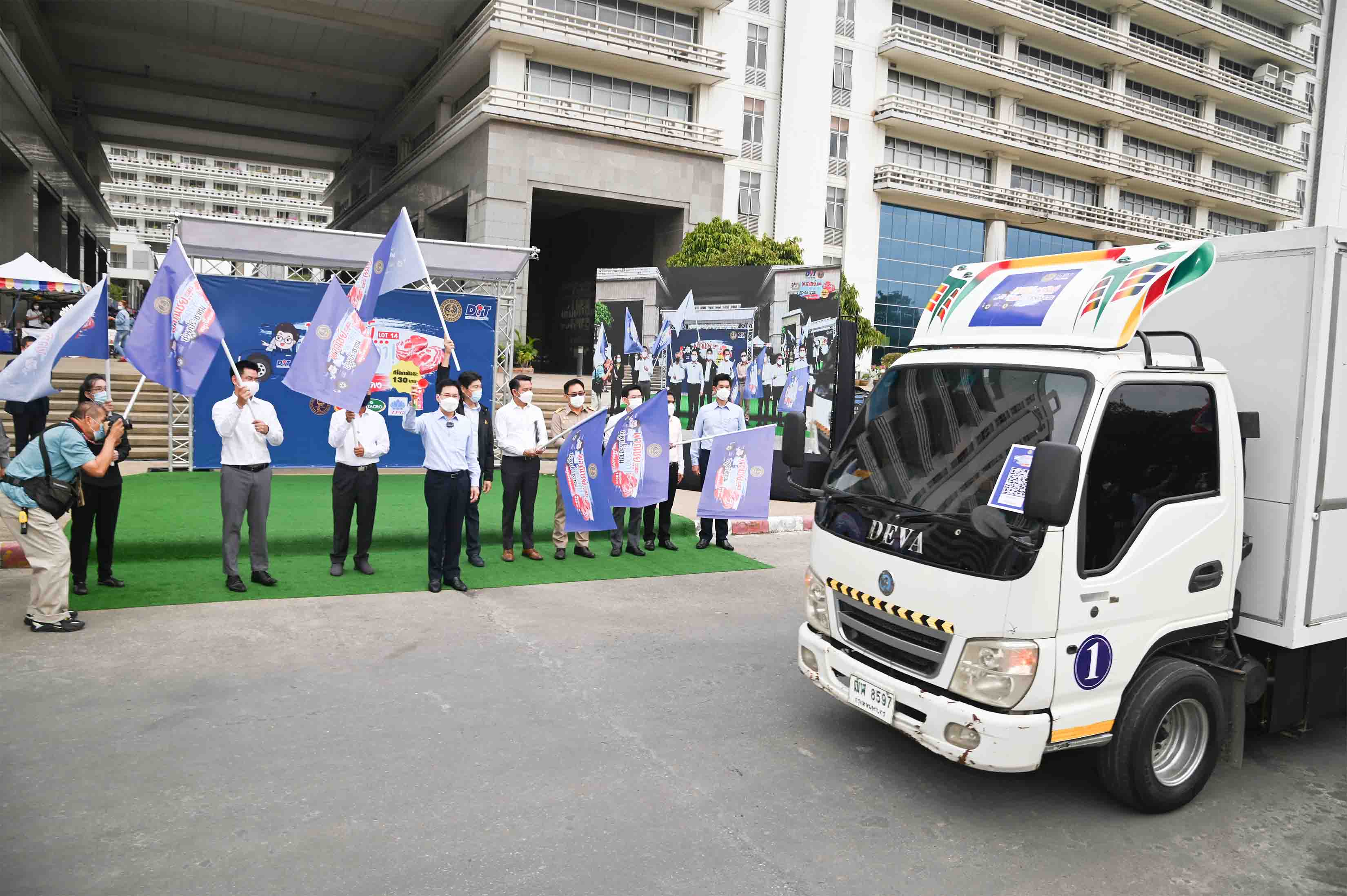 พาณิชย์ปล่อยขบวนรถโมบายพาณิชย์ลดราคา ช่วยประชาชน Lot 14