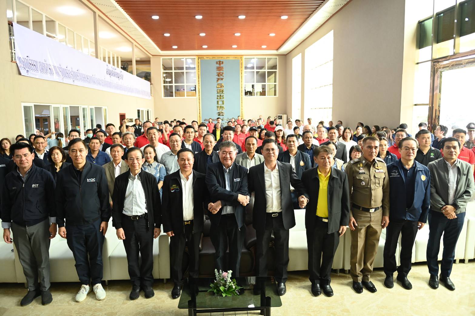 กรมการค้าภายใน ร่วมพิธี MOU ขายทุเรียน-มังคุด และหารือกับผู้ค้าอัญมณีจังหวัดจันทบุรี