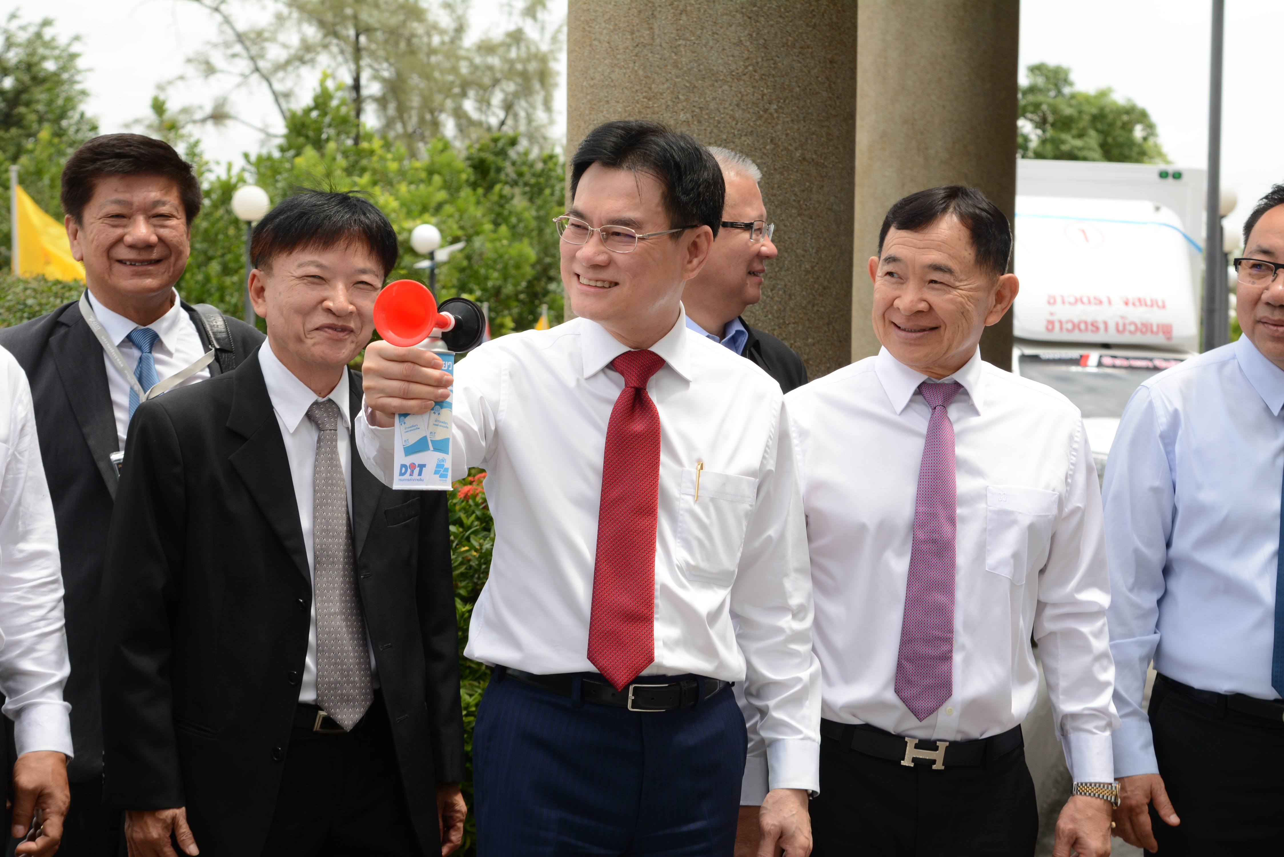 งานแถลงข่าวและปล่อยคาราวานข้าวเหนียวบรรจุถุง โครงการลดภาระค่าครองชีพผู้บริโภคข้าวเหนียว