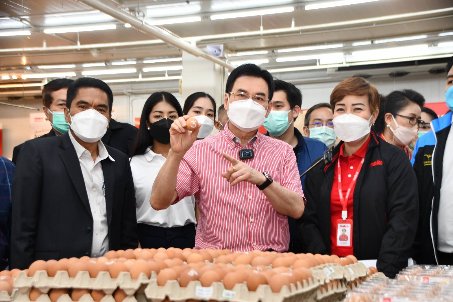 ตรวจเยี่ยมการจำหน่ายสินค้าราคาพิเศษในช่วงเทศกาลตรุษจีน