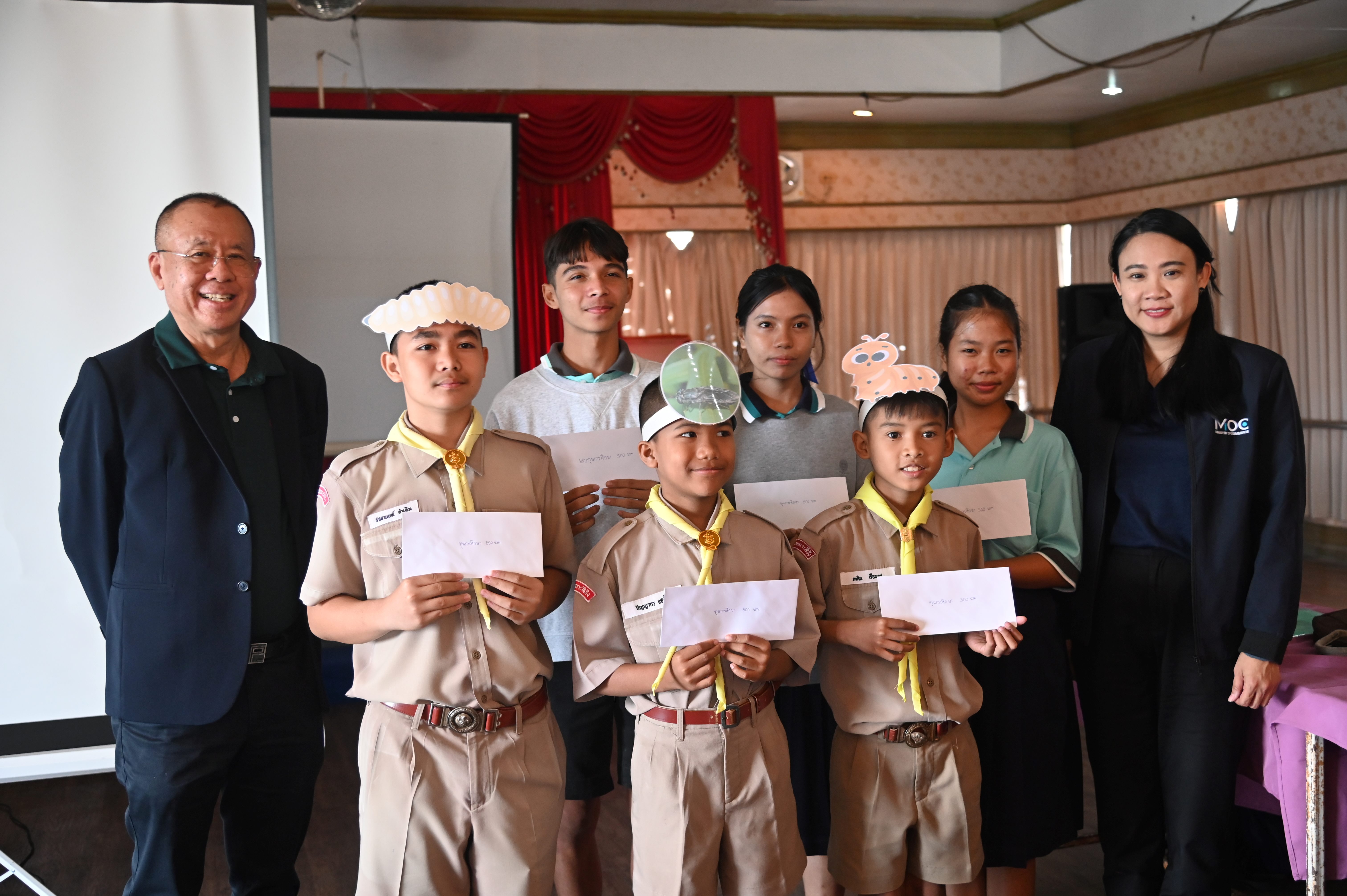 พาณิชย์ ติดตามสถานการณ์นำเข้า-ขนถ่ายถั่วเหลืองจากต่างประเทศ พร้อมเยี่ยมชมโครงการเพาะเลี้ยงหนอนแมลงวันลายสำหรับใช้เป็นอาหารสัตว์