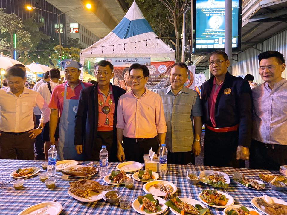 นายกรัฐมนตรี เปิดงาน เดิน กิน ชิม เที่ยว Walking Street @ Silom 