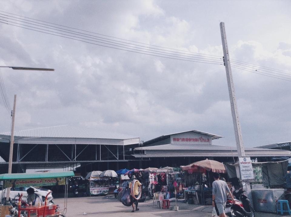 22598_ด้านหน้าตลาด.jpg