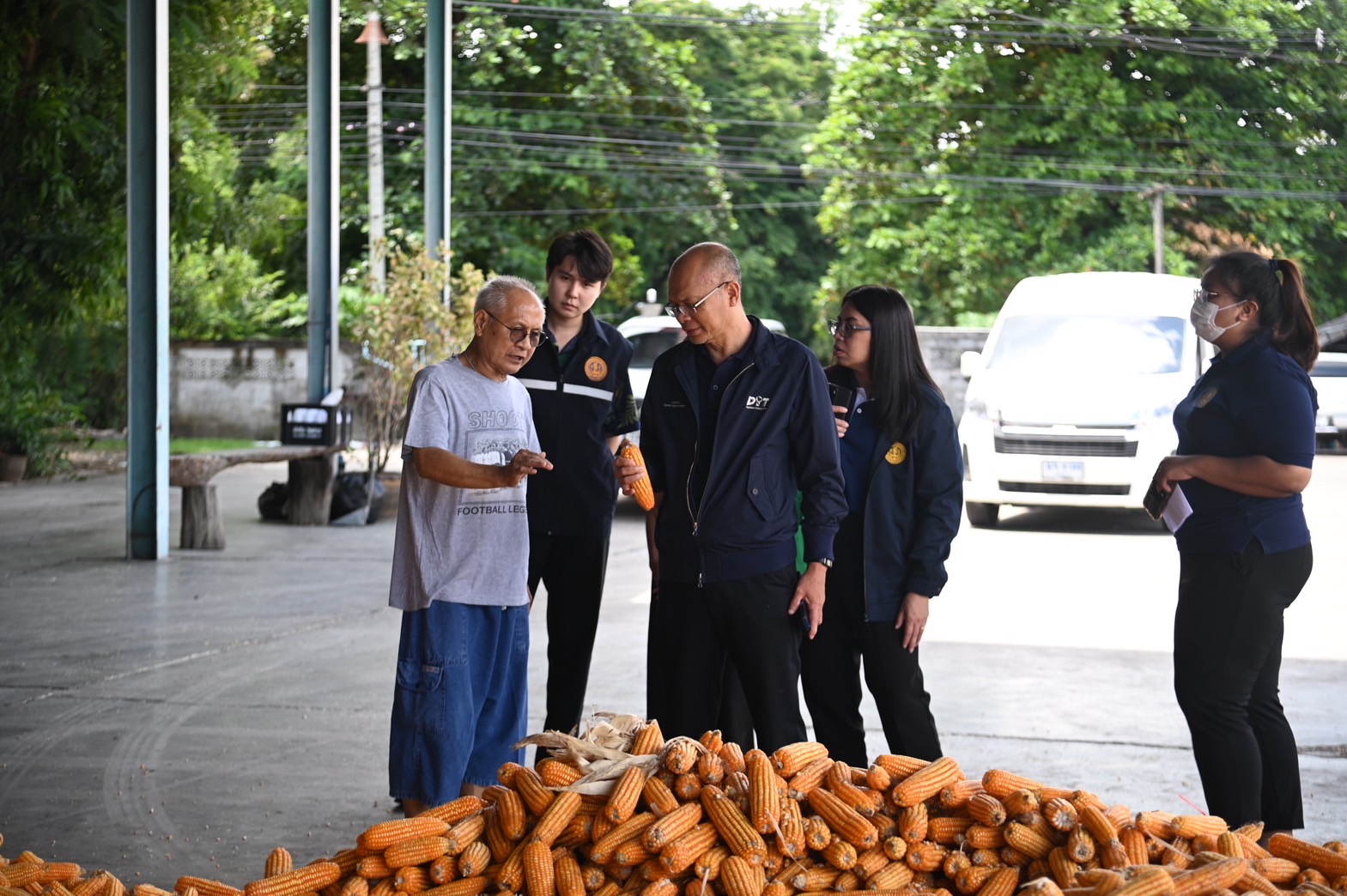 พาณิชย์ลงพื้นที่เพชรบูรณ์ติดตามสถานการณ์รับซื้อข้าวโพดเลี้ยงสัตว์ พร้อมเดินหน้าแก้ปัญหาให้เกษตรกร ย้ำโรงงานผลิตอาหารสัตว์ให้รับซื้อผลผลิตจากผู้รวบรวมอย่างต่อเนื่อง