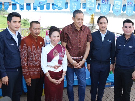 พาณิชย์ จัดงานธงฟ้า นายกฯเยี่ยมชมงาน