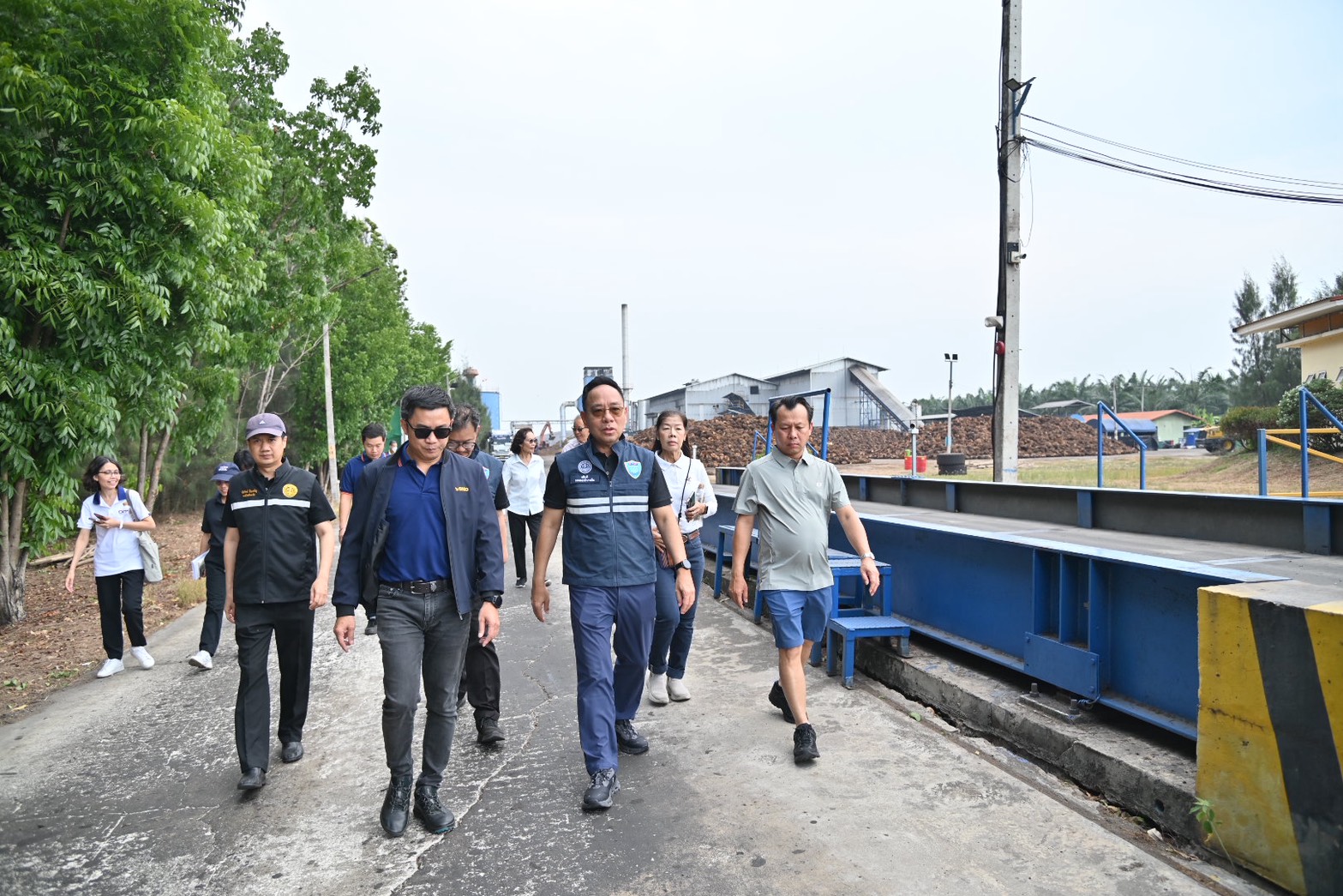 ข่าวเลขที่ 129/2569 “ค้าภายใน” ลงพื้นที่พบเกษตรกรปาล์ม ย้ำส่งออกยังคล่องตัว ดันใช้ B20 เพิ่ม โรงสกัดต้องให้ราคาเพิ่มตามคุณภาพ ไม่มีติดคิว หนุนราคาปาล์มขยับ เกษตรกรมั่นใจสถานการณ์คลี่คลาย (2 พฤษภาคม )
