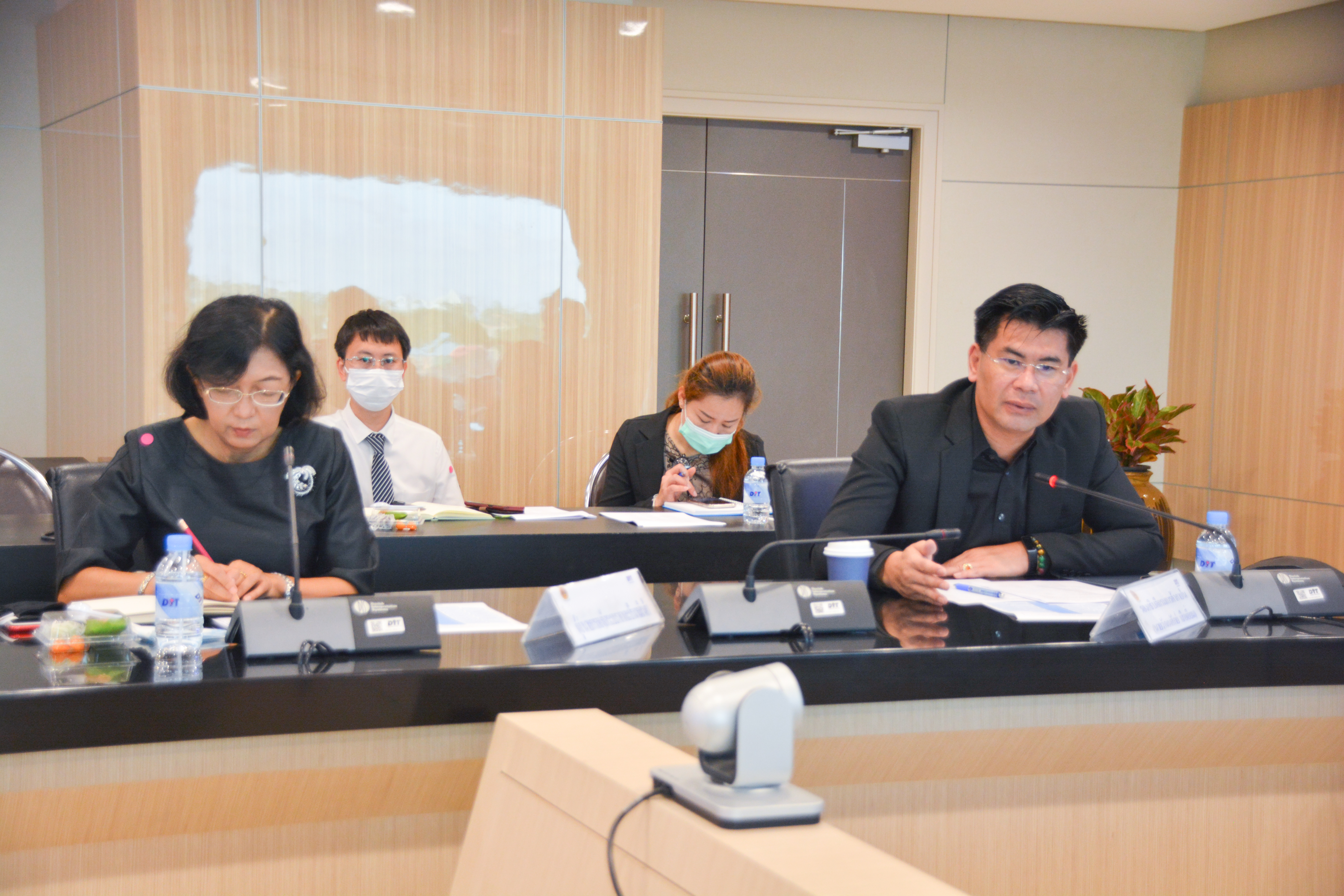 ประชุมหารือแนวทางการจัดงานลดราคาจำหน่ายสินค้าในช่วงเปิดภาคเรียน