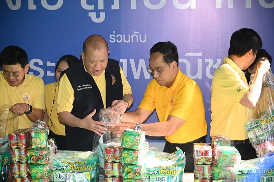 กระทรวงพาณิชย์ จัดถุงยังชีพ  ช่วยเหลือพี่น้องผู้ประสบภัยน้ำท่วม