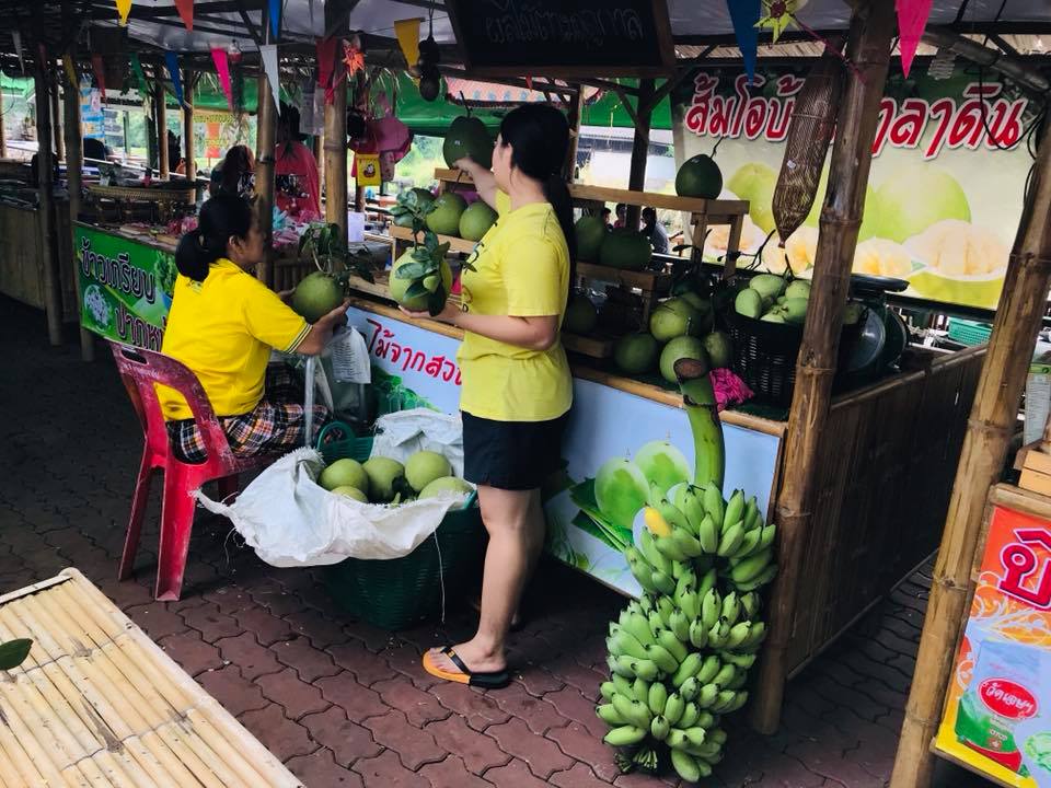 77986_แผงค้าผลไม้.jpg