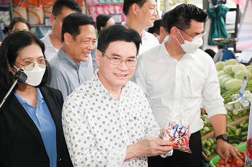 พาณิชย์ติดตามโครงการคาราวานพาณิชย์ลดราคาช่วยประชาชน