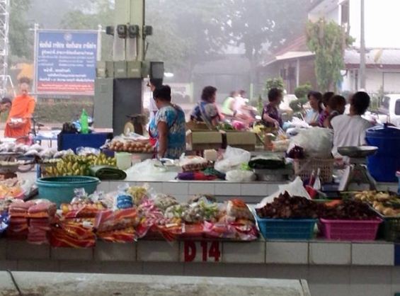 44427_ร้านค้าภายในตลาด.JPG