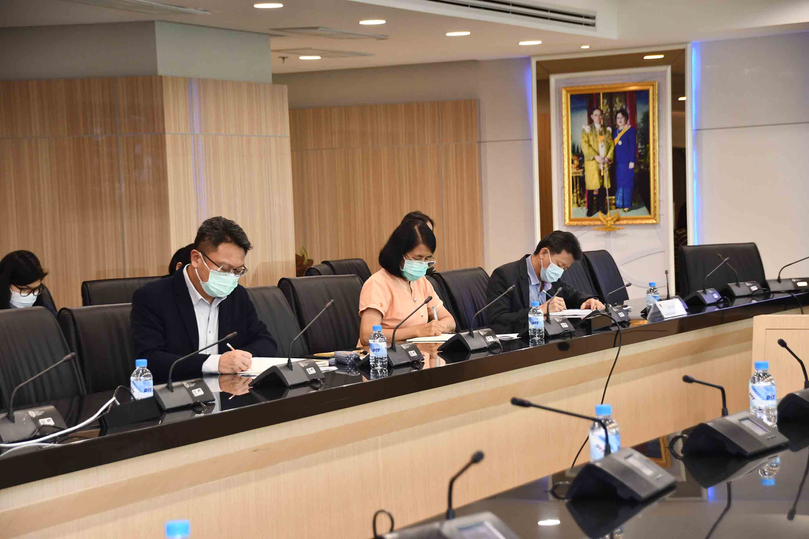 การประชุมหารือผู้ผลิตสินค้าอุปโภคบริโภค แนวทางการดำเนินโครงการพาณิชย์ลดราคา! ช่วยประชาชน