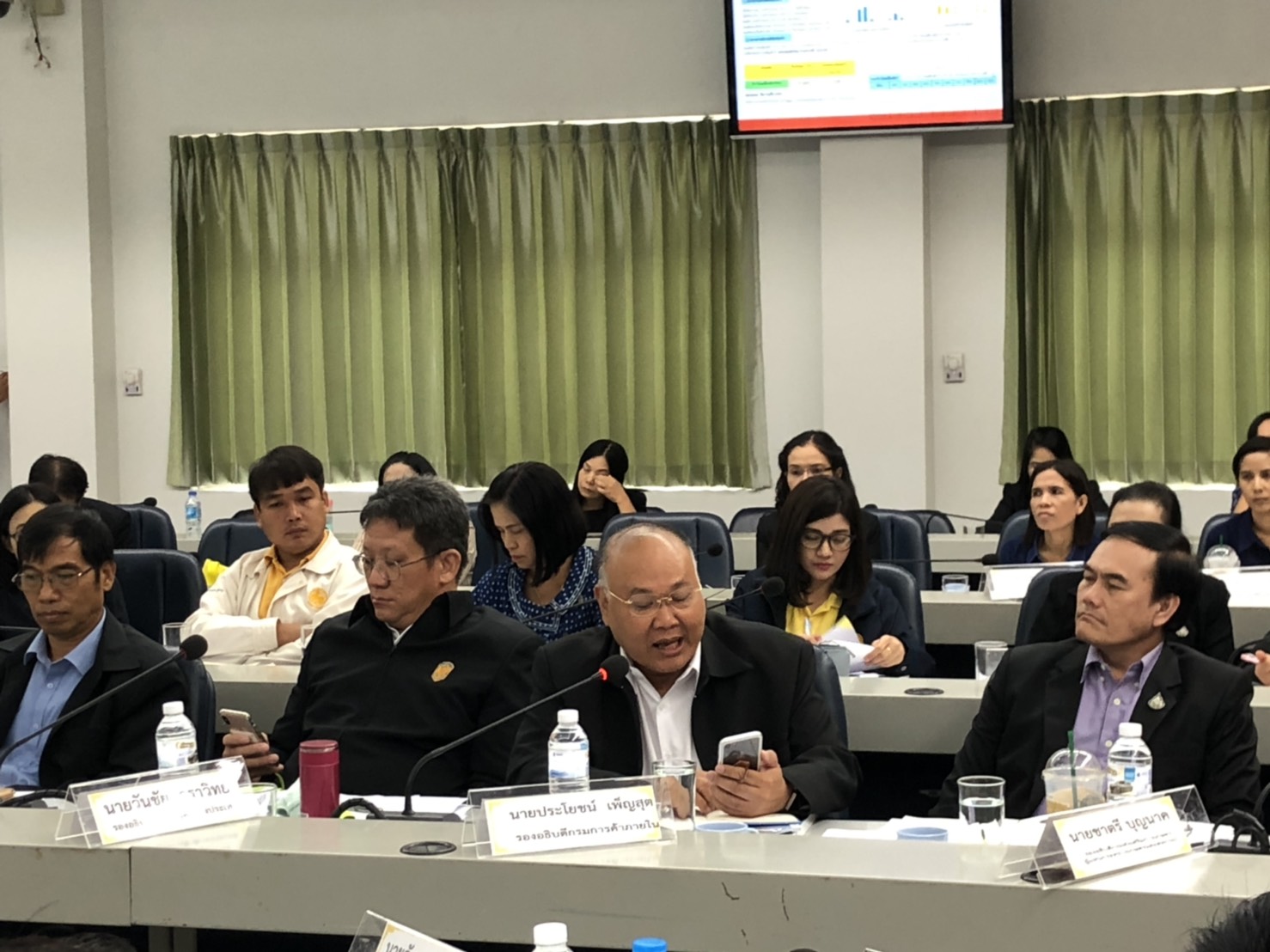 รองอธิบดีกรมการค้าภายใน เข้าร่วมประชุม เรื่องการแก้ไขราคาข้าวโพดและมันสำปะหลังตกต่ำ