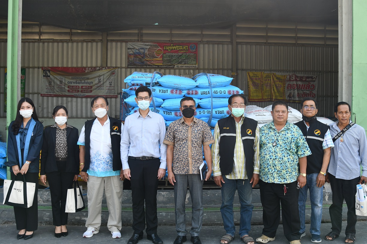 พาณิชย์ติดตามสถานการณ์ปุ๋ยเคมี ณ สหกรณ์การเกษตรคลองหลวง 
