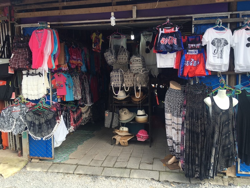 23122_เสื้อผ้า.jpg