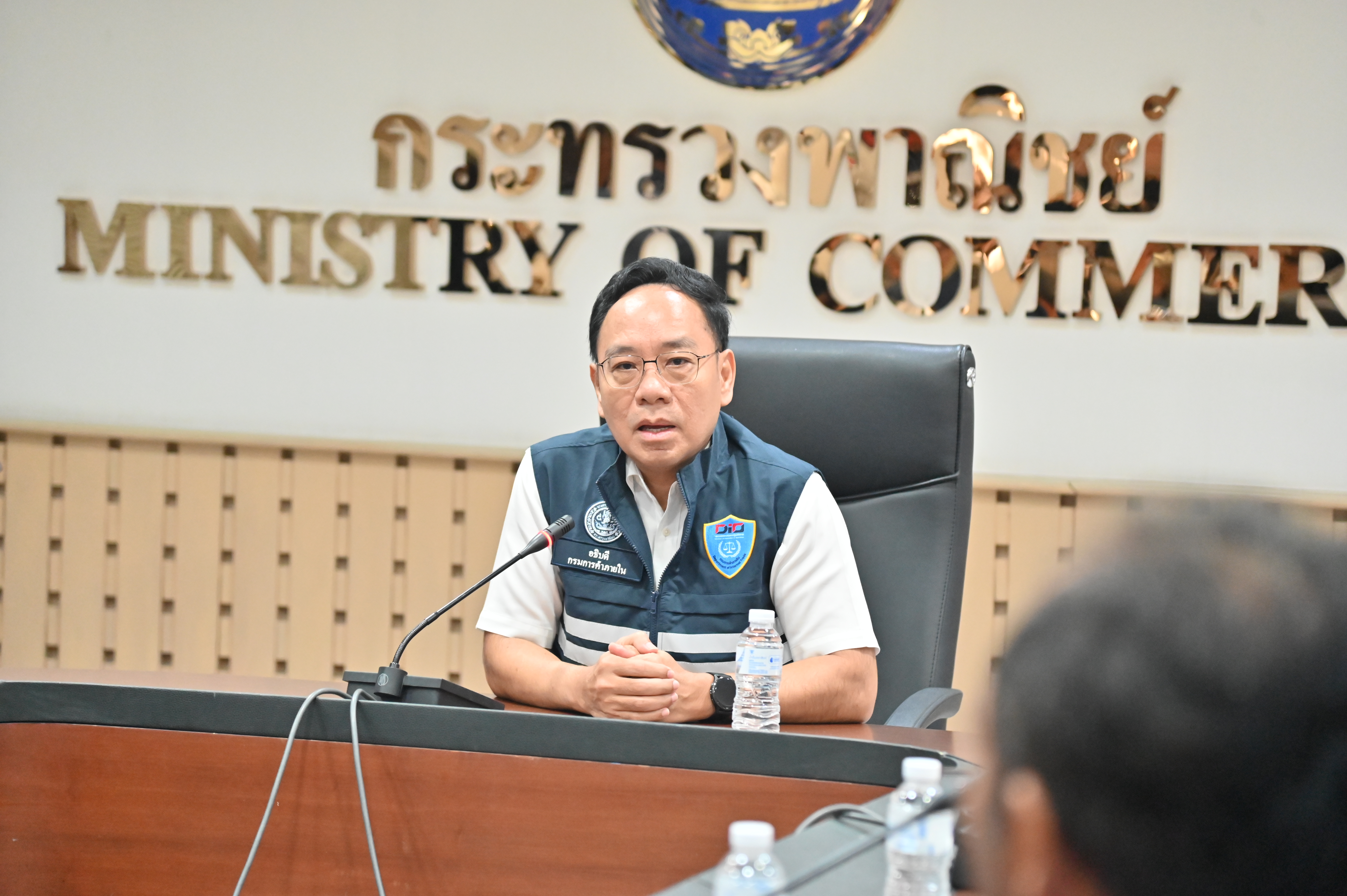 ข่าวเลขที่ 119/2569  พาณิชย์รับข้อเสนอชาวสวนปาล์ม สั่งเข้มตรวจราคารับซื้อทั่วประเทศ ดันใช้ไบโอดีเซลเพิ่ม พยุงราคา-รักษาสมดุลระบบ ด้านน้ำมันปาล์มขวดยังอยู่ในกรอบอนุญาตเดิม (23 เมษายน 2569)