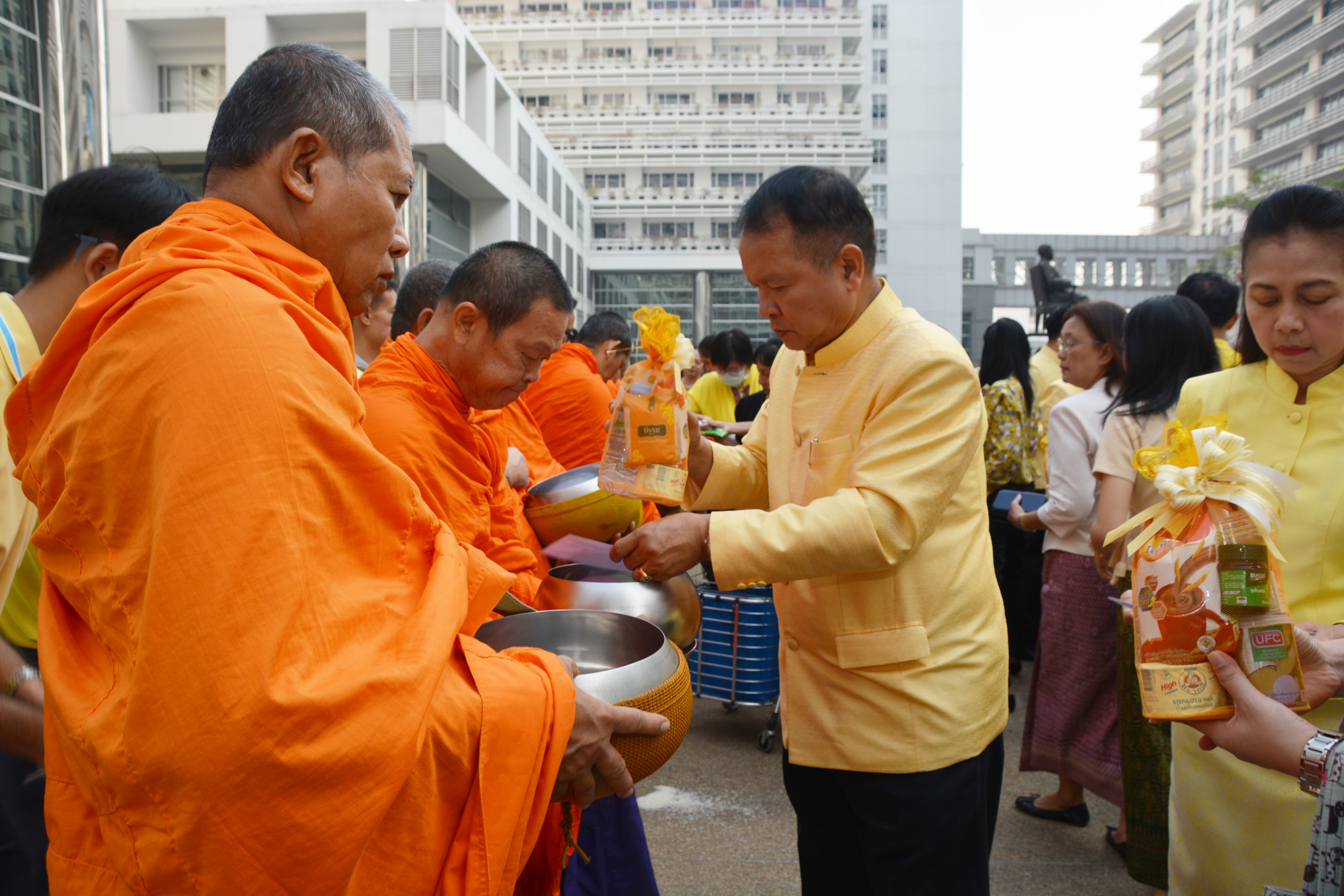 พิธีทำบุญตักบาตรเนื่องในโอกาสวันขึ้นปีใหม่ ปี 2563