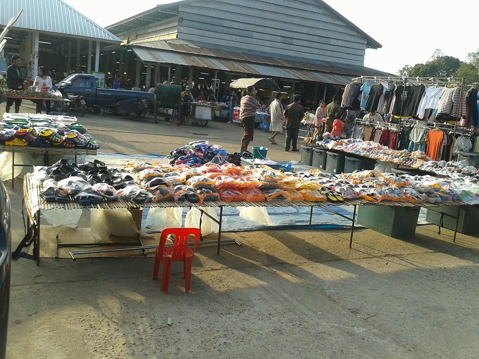 33750_ด้านหน้าตลาด.jpg