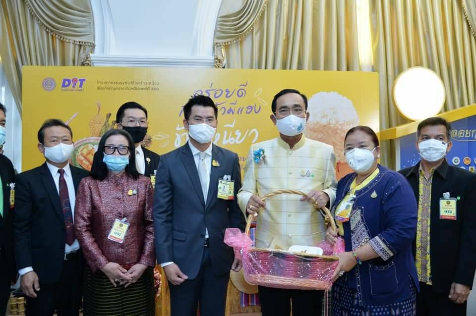 พาณิชย์รณรงค์บริโภคข้าวเหนียวช่วยเกษตรกรดันราคา